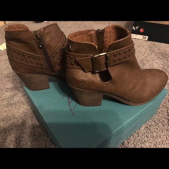 Blowfish Shoes - Women’s brown booties.
